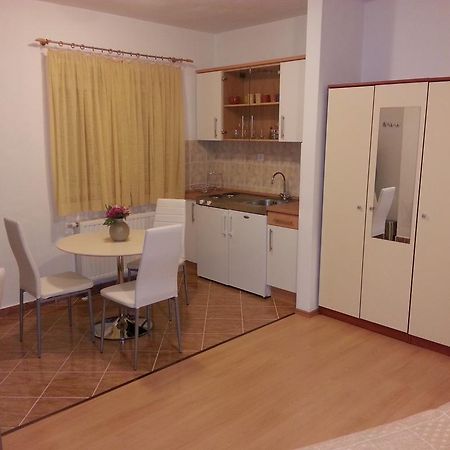 New Studio Apartments Trlaja شيبينيك الغرفة الصورة