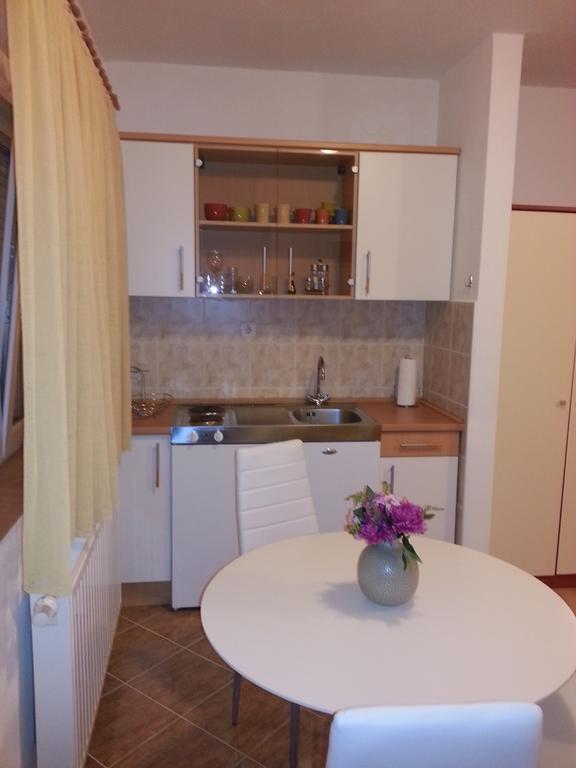 New Studio Apartments Trlaja شيبينيك الغرفة الصورة